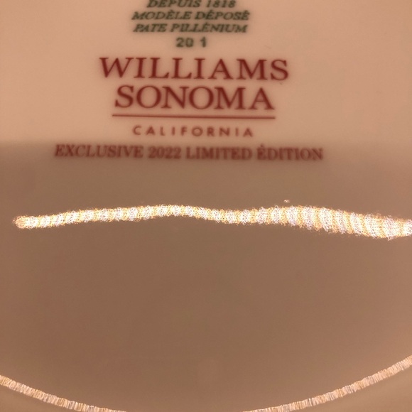 WILLIAMS-SONOMA 2022 France Porcelain 8” Plate Depuis 1818 Christmas Plate - Picture 4 of 5